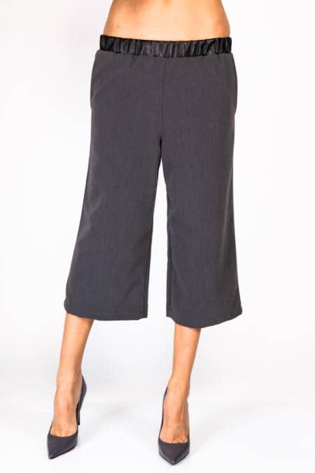 Pants, capri.